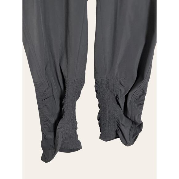 Athleta Gray Prima Capri Jogger Pants Size 2 - Picture 4 of 6